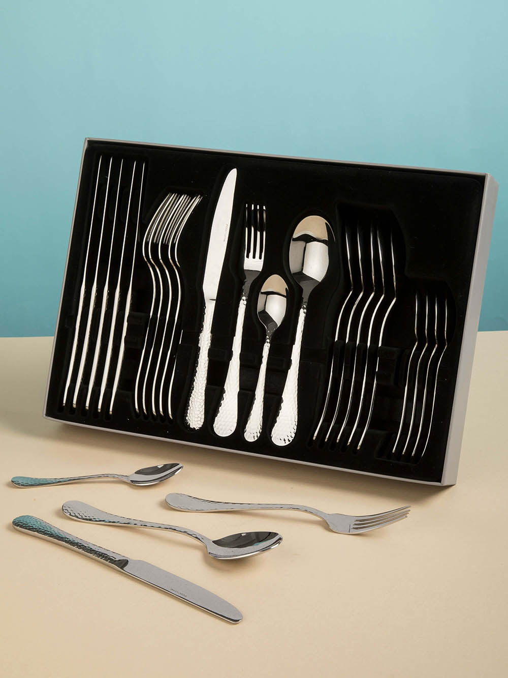 Wild 24 piece flatware set