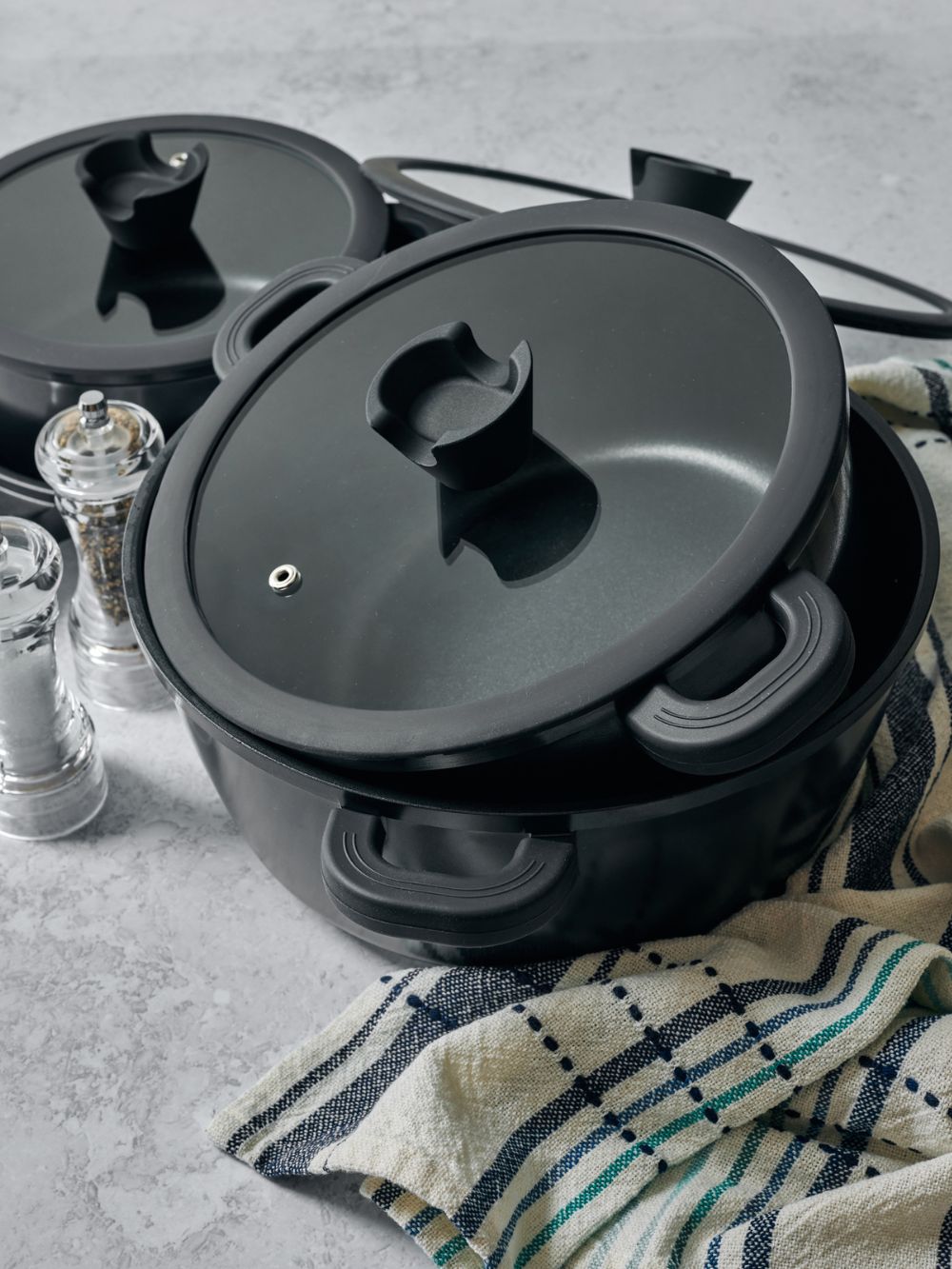 Ultimate PRO Non-Stick Pot 9.5" | 4.8 qt | With Lid