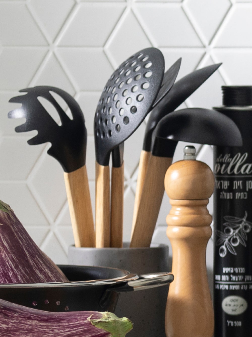 wood & plastic Pasta server