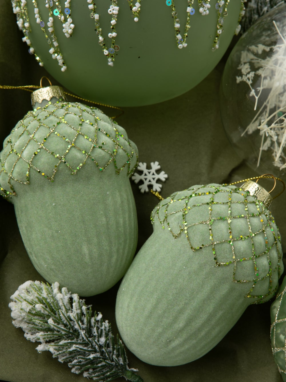 Acorne ornament 4.3 in