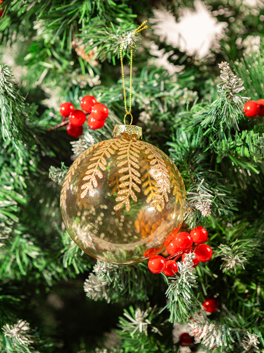 GOLD ROUND LEAF ORNAMENT 3.9IN