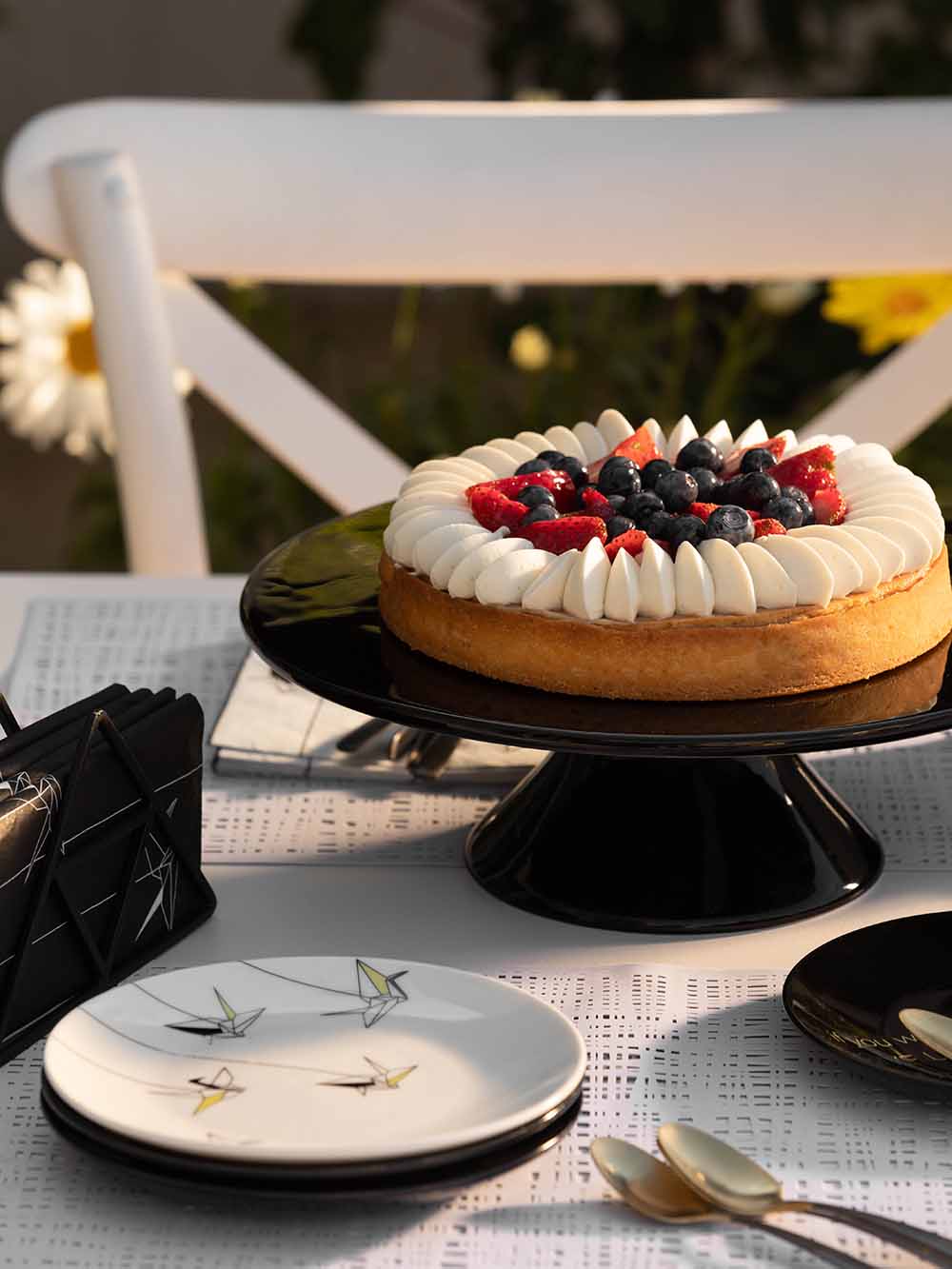 Doly Ceramic cake stand - FOX HOME CANADA