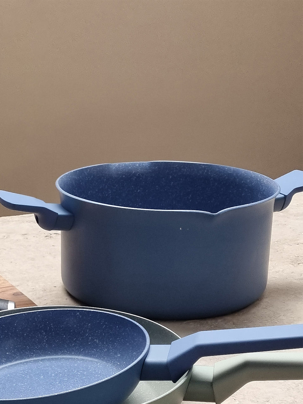 Lucia 20' Nonstick Pot with Lid