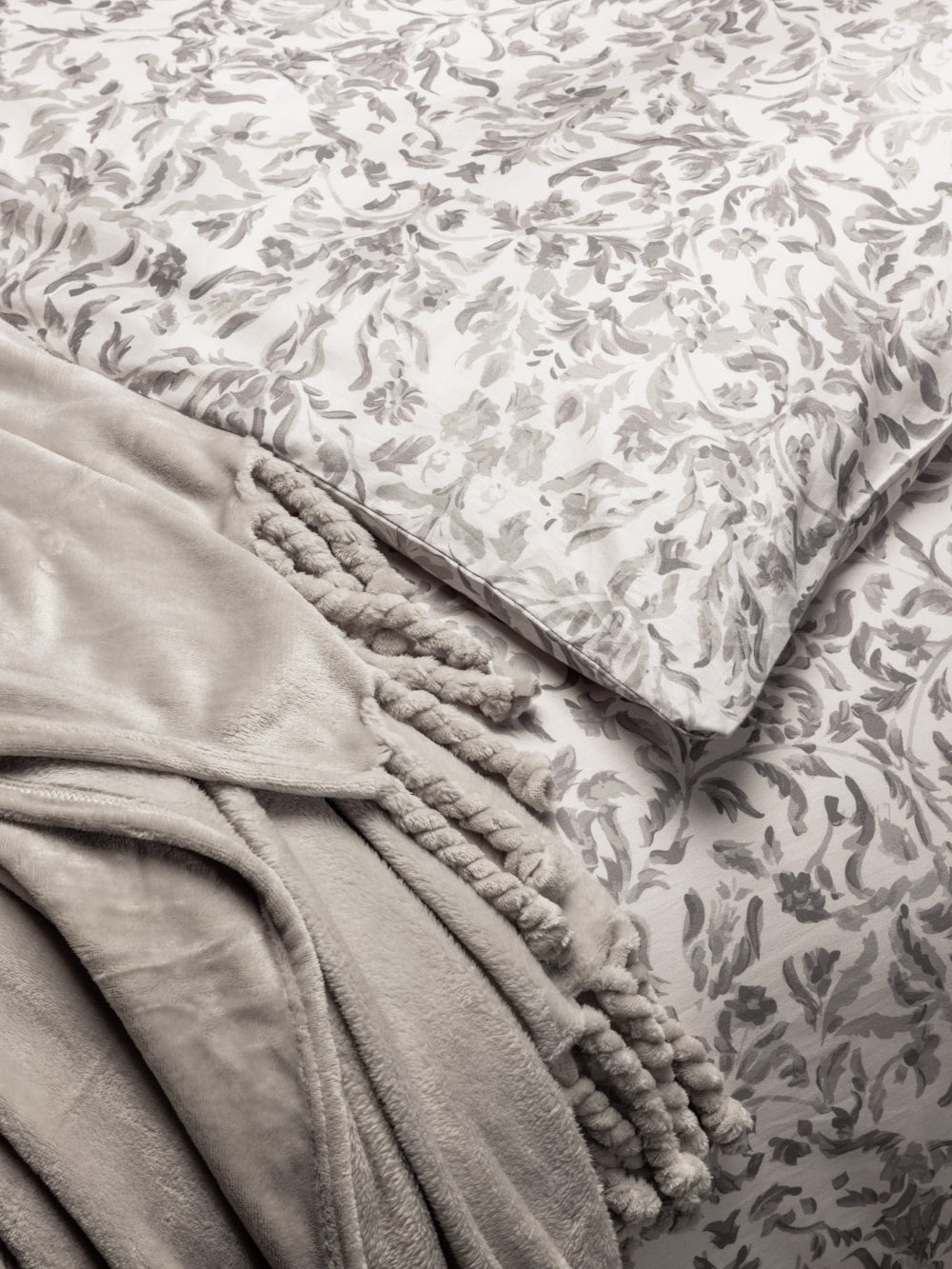 Scarlet Duvet Cover Set - Twin