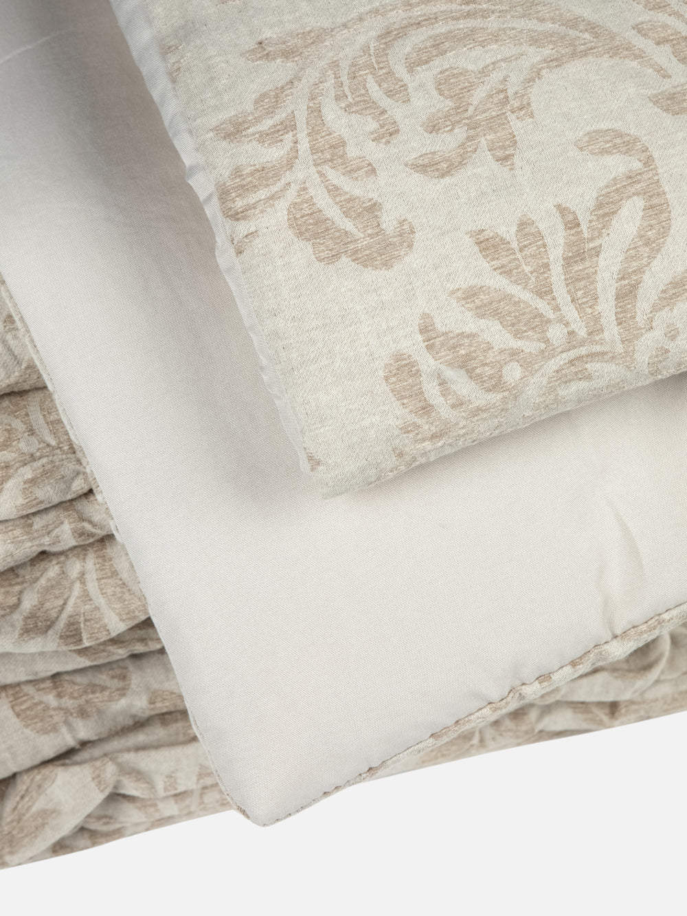 Liry Comforter