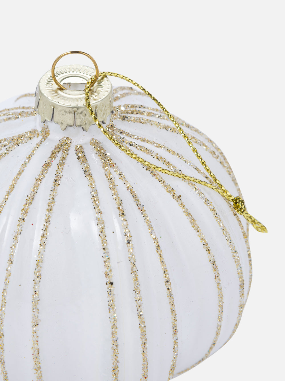 WHITE&GOLD ORNAMENT 3.1IN