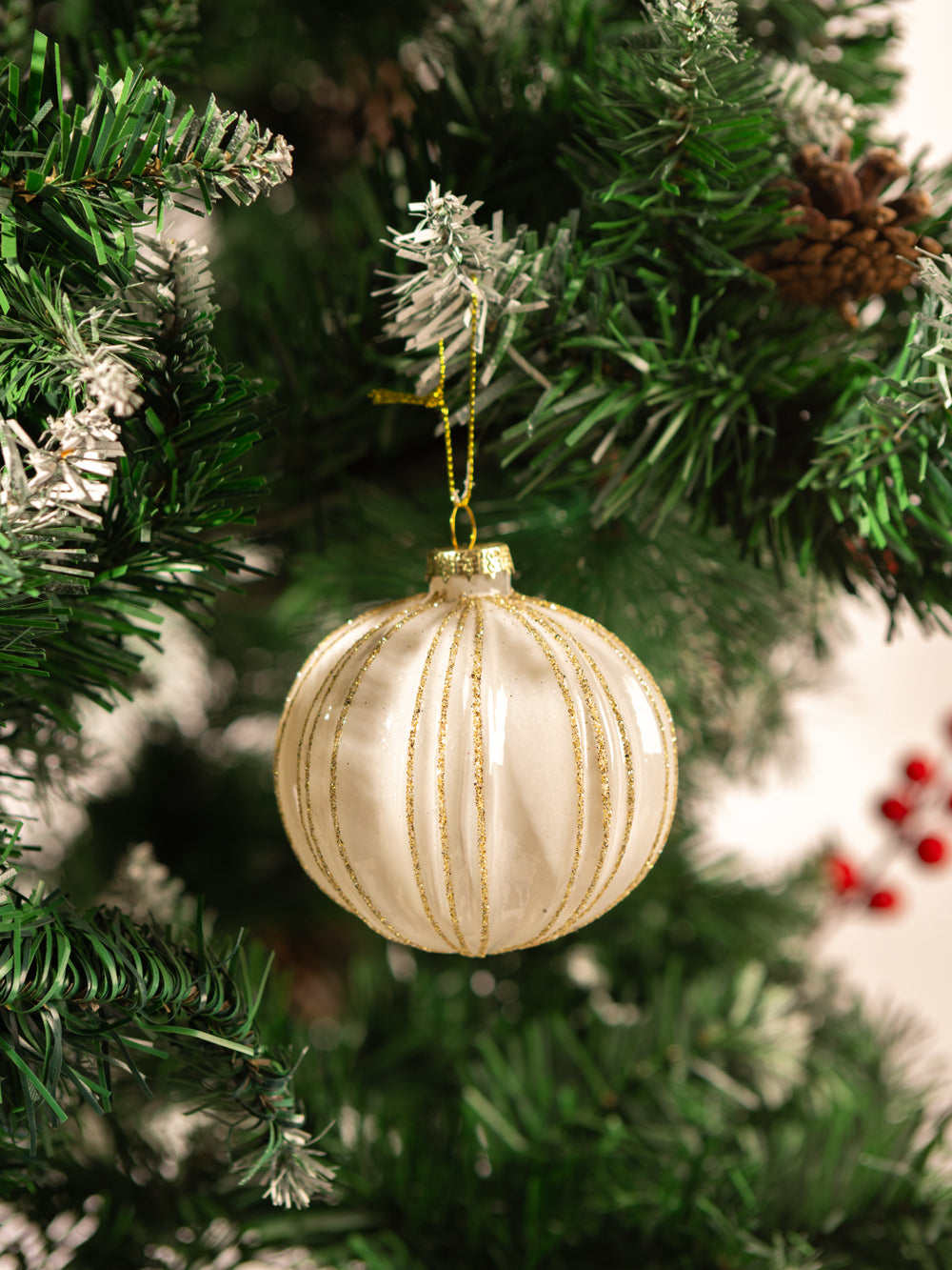 WHITE&GOLD ORNAMENT 3.1IN