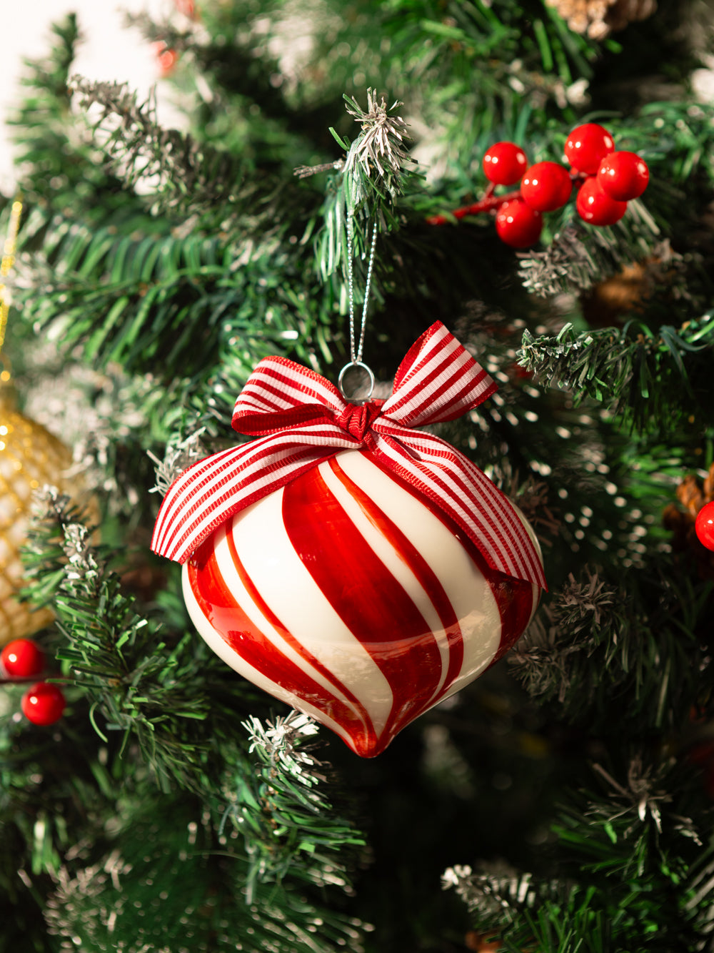 RED AND WHITE ORNAMENT 3.9IN